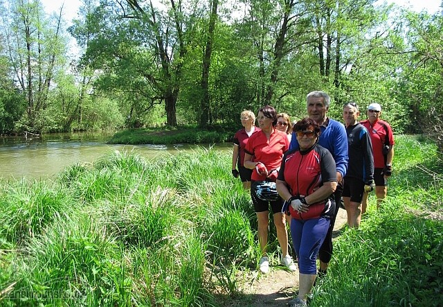 09_Vlakem do Hradce a na kole zpet_5.jpg